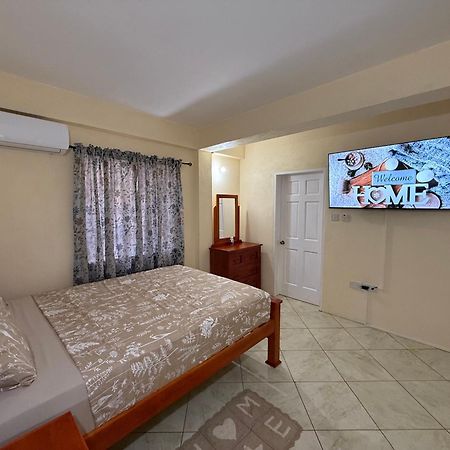 Castle Berry Apartments Кингстаун Экстерьер фото